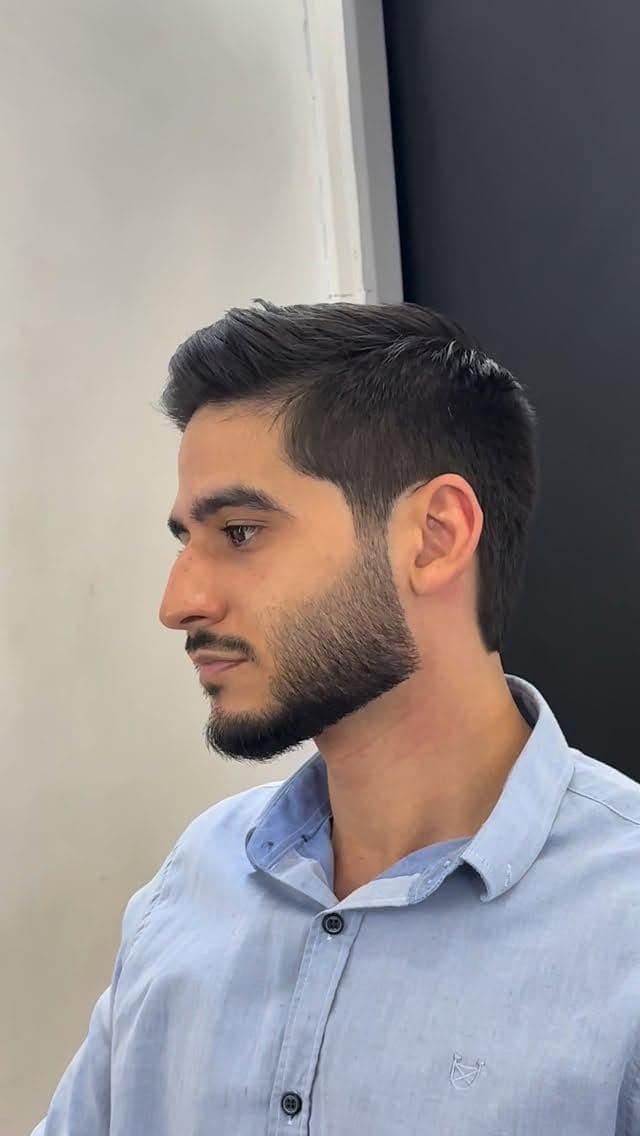 Corte social com barba alinhada